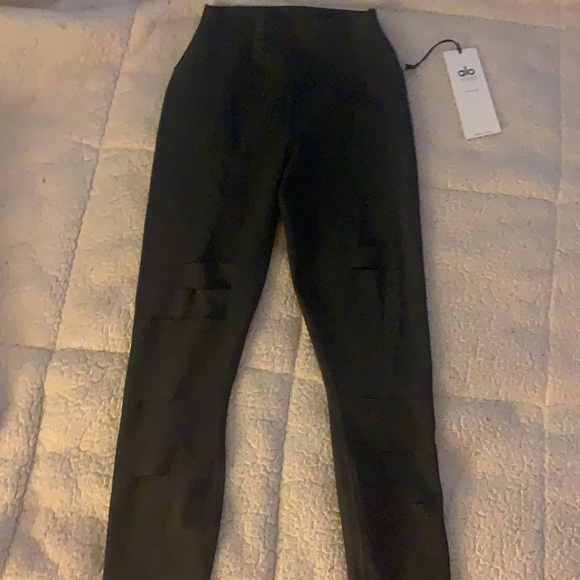NWT High-awaits Ripped Warrior Legging- Alo yoga - Picture 6 of 7